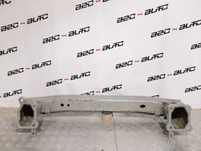 Усилитель переднего бампера для Volvo C30 MK 2006-2013 на фотографиях