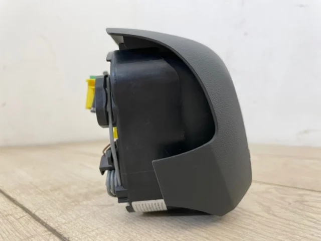 Подушка безопасности водителя для Audi Q7 4M 2015+ на фотографиях