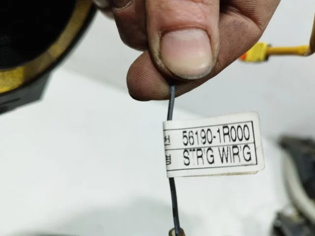 Подрулевой переключатель для Hyundai Solaris 1 рестайлинг 2014-2017 на фотографиях