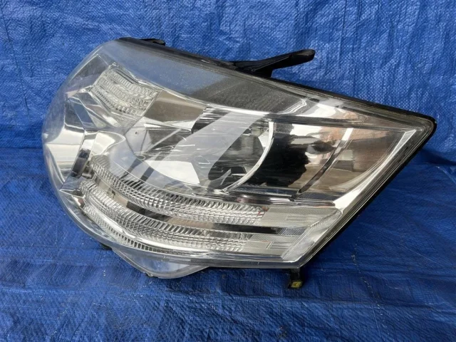 Фара левая для Toyota Alphard H10 2002-2008 на фотографиях