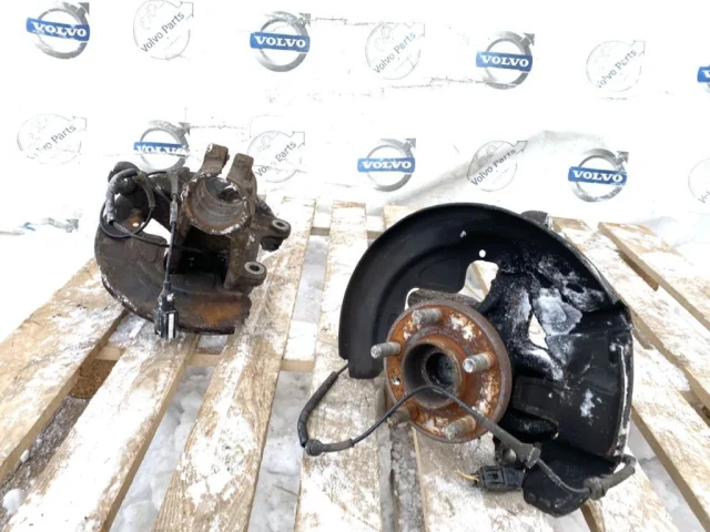 Кулак поворотный правый для Land Rover Range Rover Evoque L538 2011-2015 на фотографиях