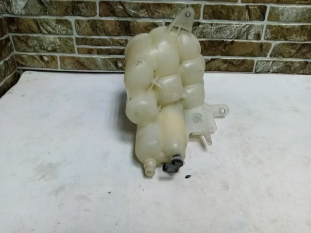 Расширительный бачок радиатора для BMW X5 Е70 2006-2013 на фотографиях