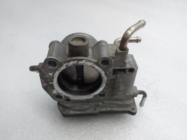 Дроссельная заслонка для Toyota RAV4 XA30 2005-2012 на фотографиях