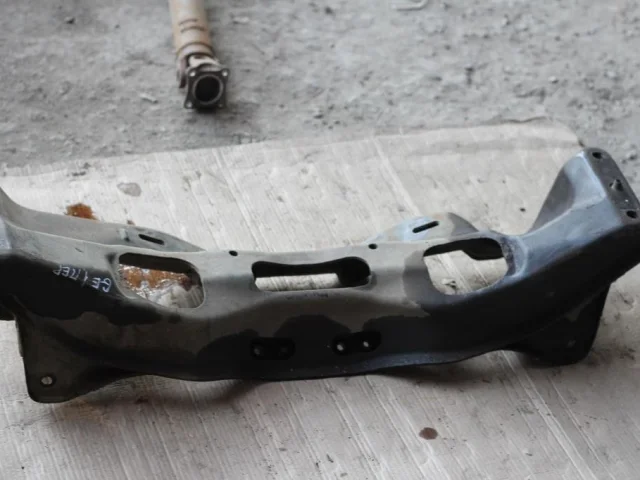 Подрамник двигателя для Subaru Impreza GE,GV/G12/G22 2007-2012 Хэтчбек  на фотографиях