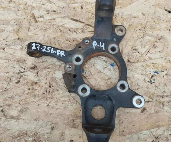 Кулак поворотный правый для Mitsubishi Pajero V90 5dr 2006-2011 на фотографиях