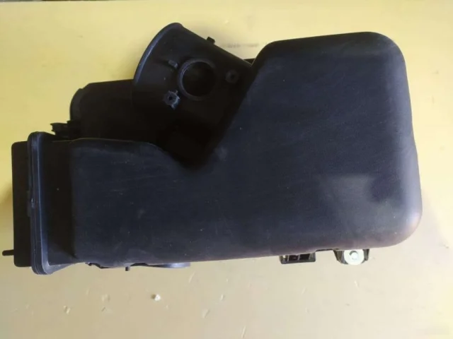 Корпус воздушного фильтра для Toyota Corolla E140/E150 Седан 2006-2013 на фотографиях