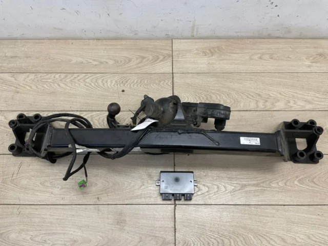 Фаркоп для Volkswagen Touareg II (7P5) 2010-2014 на фотографиях