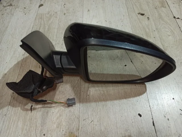 Стекла и зеркала для Nissan Qashqai J10 2006-2013 на фотографиях