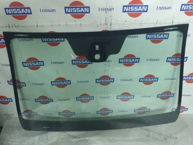 Лобовое (ветровое) стекло для Nissan Qashqai J10 2006-2013 на фотографиях