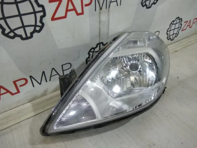 Фары для Nissan Tiida C11 Хэтчбек 2007-2014 на фотографиях