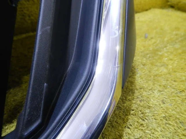 Решетка переднего бампера для Skoda Rapid I NH3 2012-2017 на фотографиях