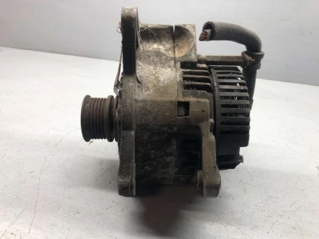 Генератор для Volkswagen Passat Variant (B3, Typ 35i) 1988-1993 на фотографиях