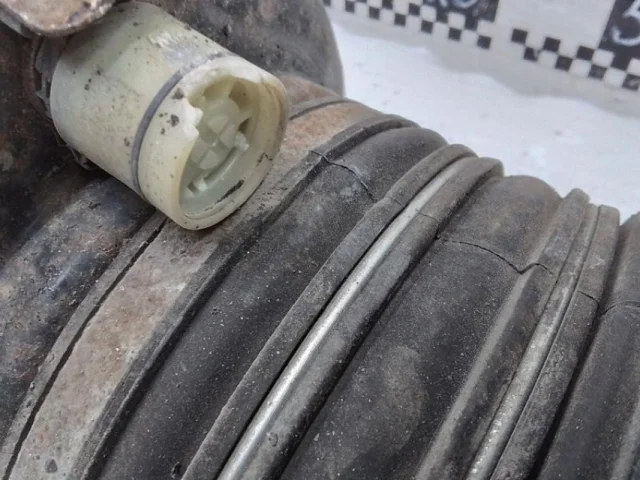 Пневмостойка передняя правая для Audi Q7 4M 2015+ на фотографиях