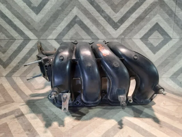 Впускной коллектор для Toyota RAV4 XA40 rest 2015-2019 на фотографиях