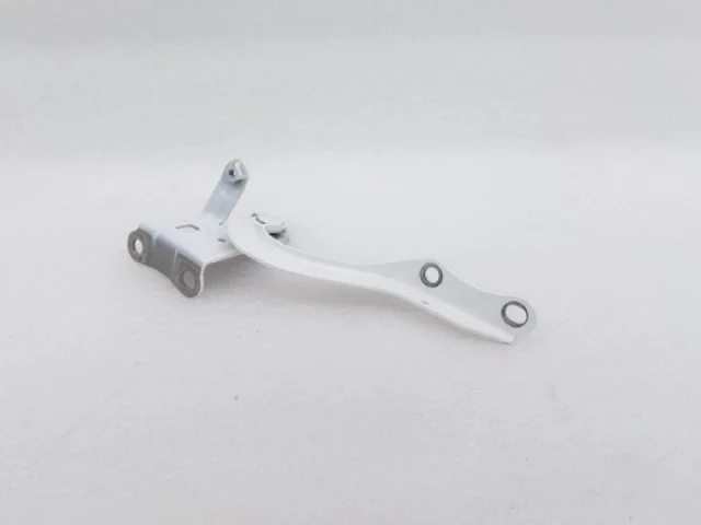 Петля капота левая для Toyota Corolla E210 Седан (RU) 2019+ на фотографиях