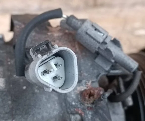 Компрессор кондиционера для Toyota Land Cruiser 200 2007-2015 на фотографиях