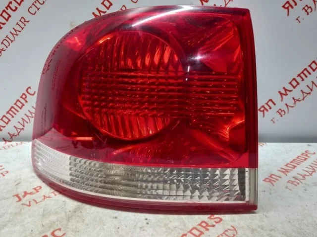 Фонарь внешний левый для Volkswagen Touareg I (7L) 2002-2010 на фотографиях