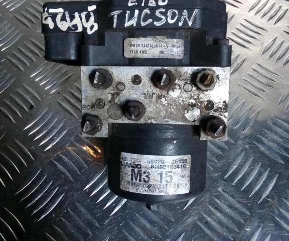 Блок ABS для Hyundai Tucson JM 2004-2009 на фотографиях