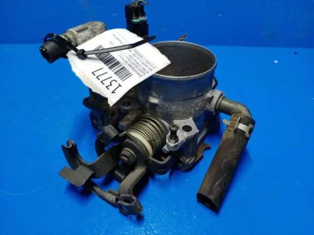 Датчик массового расхода воздуха для Suzuki Grand Vitara 1998-2005 на фотографиях