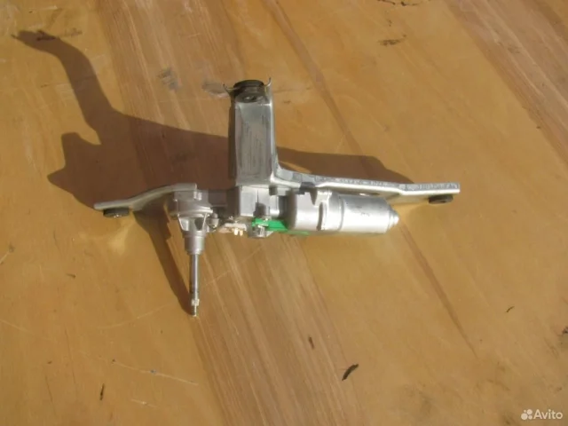 Мотор стеклоочистителя для Nissan Note E11 2005-2012 на фотографиях