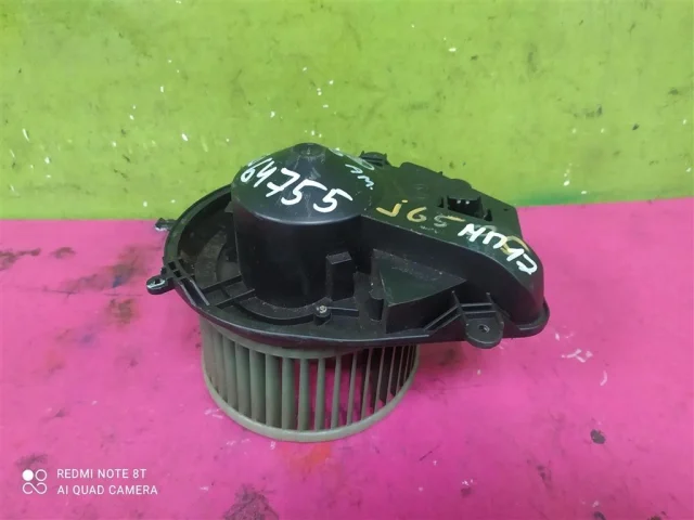 Мотор отопителя для Volkswagen Passat (B5+ (B5.5), Typ 3BG) 2000-2005 на фотографиях