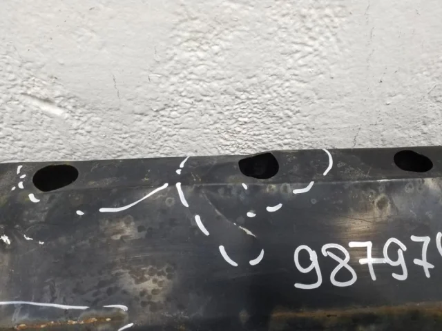 Усилитель переднего бампера для Mitsubishi Pajero Sport KS0W 2016+ на фотографиях