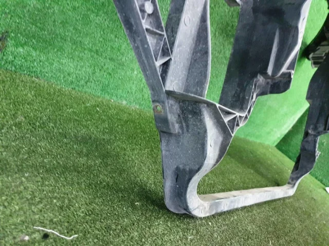 Панель радиатора (телевизор) для BMW X3 Е83 2003-2010 на фотографиях