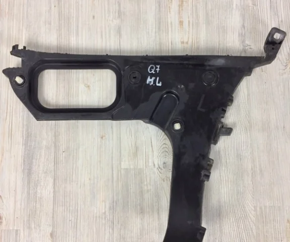 Кронштейн заднего бампера левый для Audi Q7 4L 2005-2015 на фотографиях