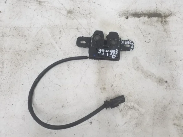 Замок капота правый для Volvo XC70 BZ 2007-2016 на фотографиях