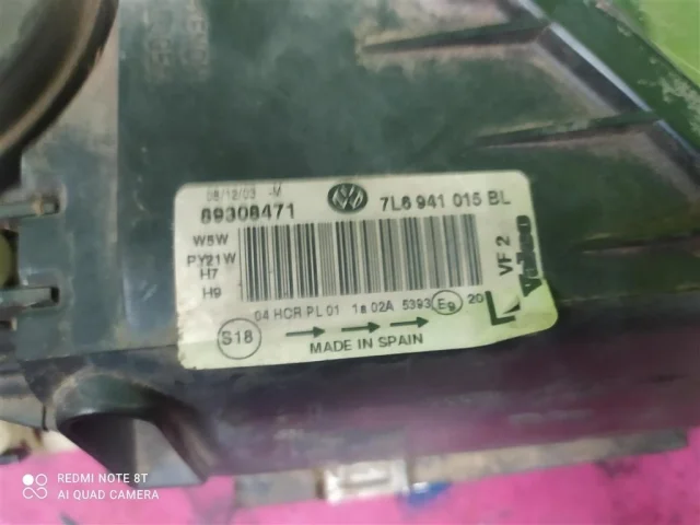 Фара ксенон левая для Volkswagen Touareg I (7L) 2002-2010 на фотографиях