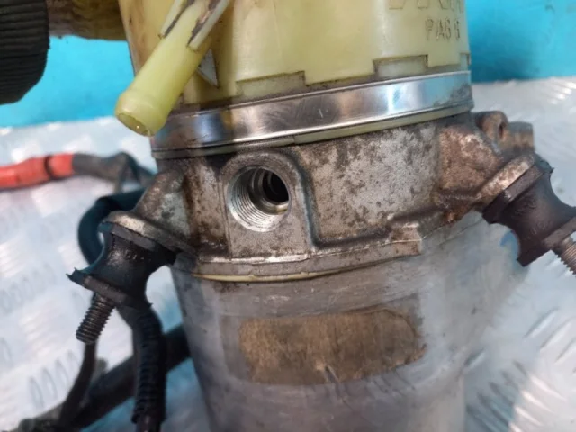 Насос ГУР для Opel Astra H Седан 2004-2014 на фотографиях