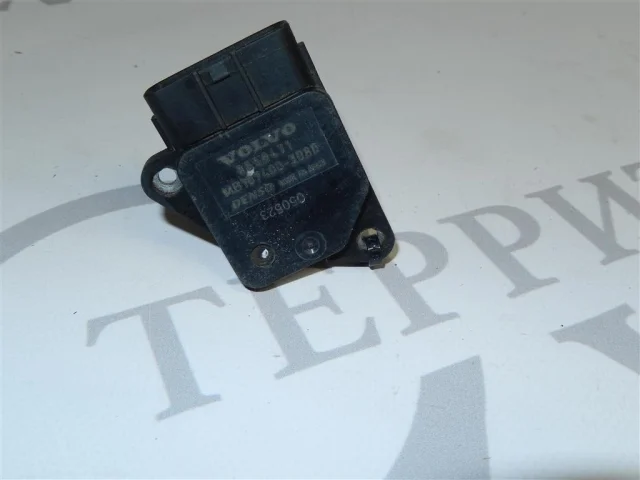 Датчик массового расхода воздуха для Volvo C30 MK 2006-2013 на фотографиях