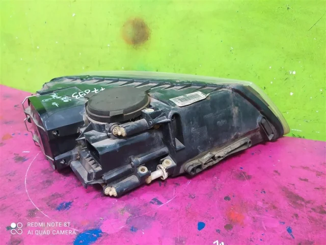 Фара ксенон левая для Volkswagen Touareg I (7L) 2002-2010 на фотографиях