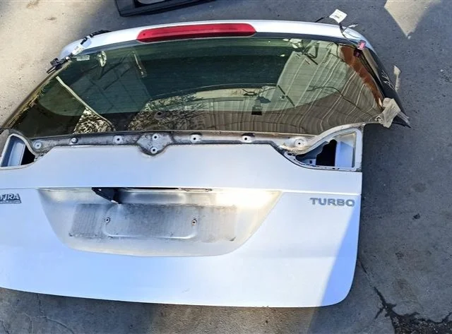 Дверь багажника для Opel Zafira B 2005-2015 на фотографиях