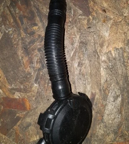 Клапан вентиляции картера для Porsche Cayenne 955 2002-2007 на фотографиях