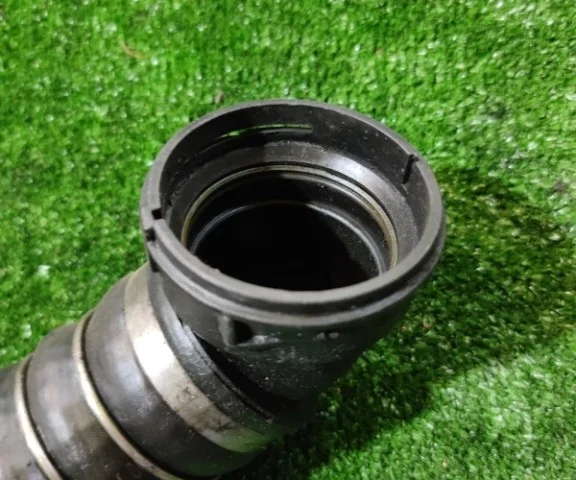 Патрубок интеркулера для BMW X5 Е70 2006-2013 на фотографиях