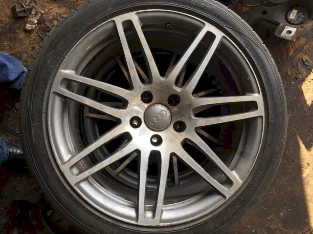 Диск колесный литой для Audi Q7 4L 2005-2015 на фотографиях