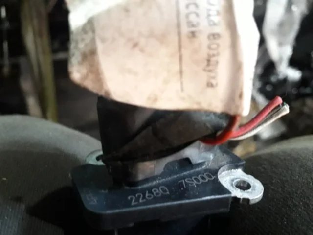 Датчик массового расхода воздуха для Nissan X-Trail T30 RU 2001-2007 на фотографиях