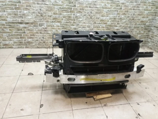 Панель радиатора (телевизор) для BMW X3 F25 2010-2017 на фотографиях