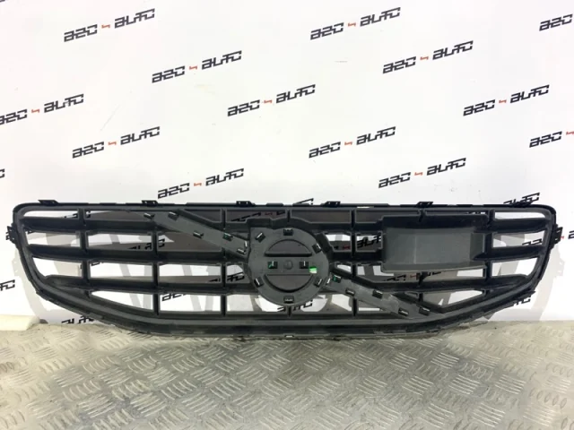 Решетка радиатора для Volvo S60 FS II 2010-2013 на фотографиях