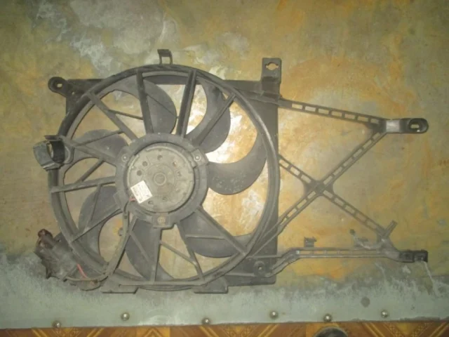 Вентилятор радиатора охлаждения ДВС для Opel Astra H Хэтчбек 2004-2014 на фотографиях