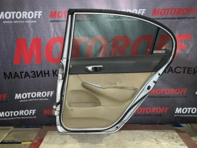 Двери для Honda Civic FD 2005-2012 седан на фотографиях