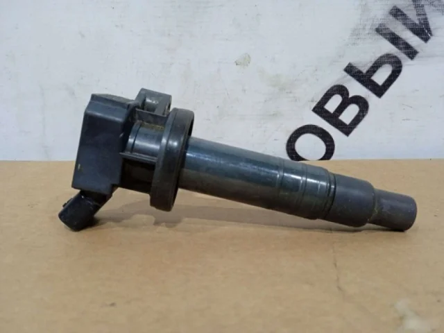 Катушка зажигания для Toyota Corolla E120/E130 Хэтчбек 2001-2007 на фотографиях