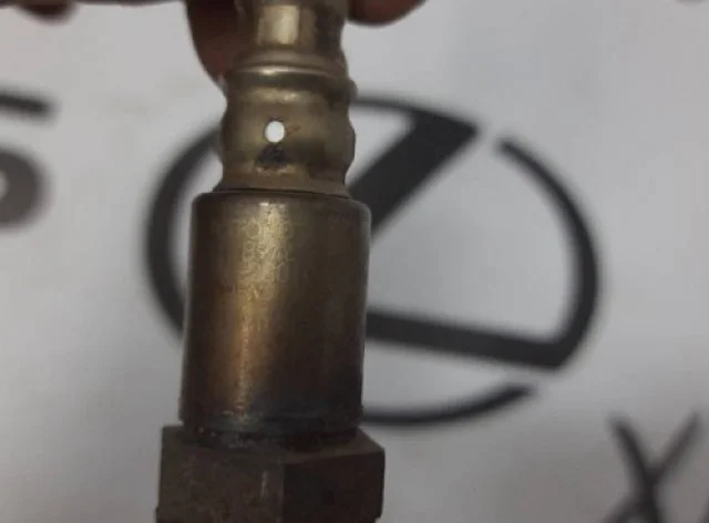 Лямбда-зонд (верхний) для Toyota RAV4 XA30 2005-2012 на фотографиях