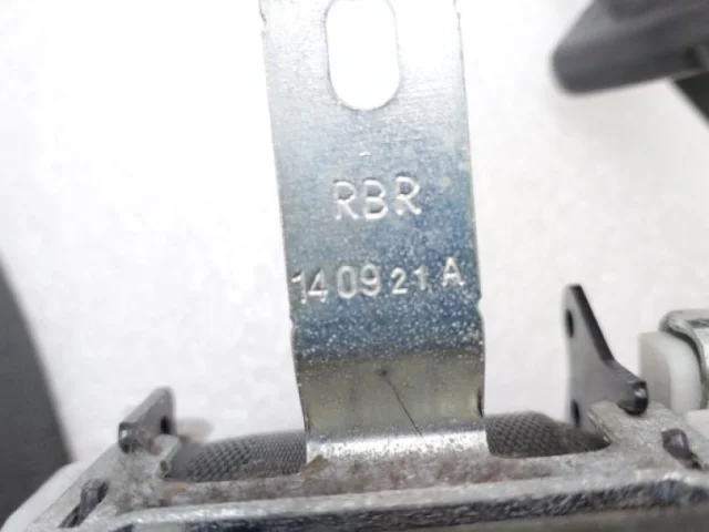 Ремень безопасности передний левый для Kia Rio 3 на фотографиях