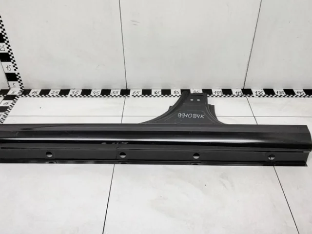 Порог левый для Hyundai Solaris 2 (2017-2022) на фотографиях