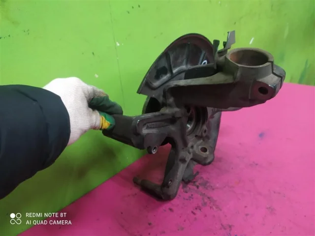 Кулак поворотный правый для Volkswagen Jetta 6 2010-2019 на фотографиях