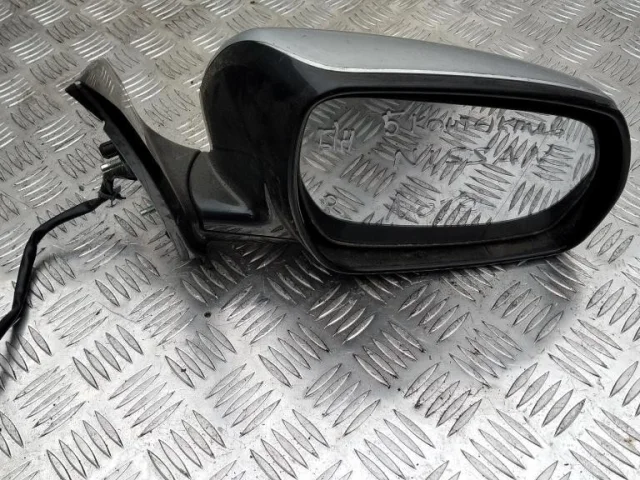 Стекла и зеркала для Nissan Note E11 2005-2012 на фотографиях