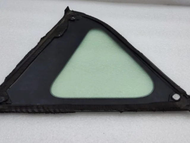 Форточка задняя левая для Toyota RAV4 XA30 2005-2012 на фотографиях