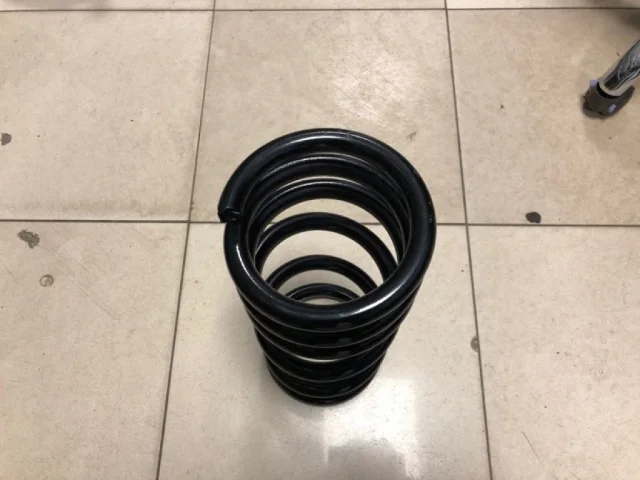 Пружина амортизатора задняя для Mitsubishi Pajero V70 5dr (JDM) 1999-2006 на фотографиях